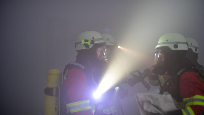 Rauch, Nebel, schrille Rufe: Großübung der Pilsacher Feuerwehren