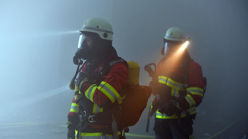 Rauch, Nebel, schrille Rufe: Großübung der Pilsacher Feuerwehren