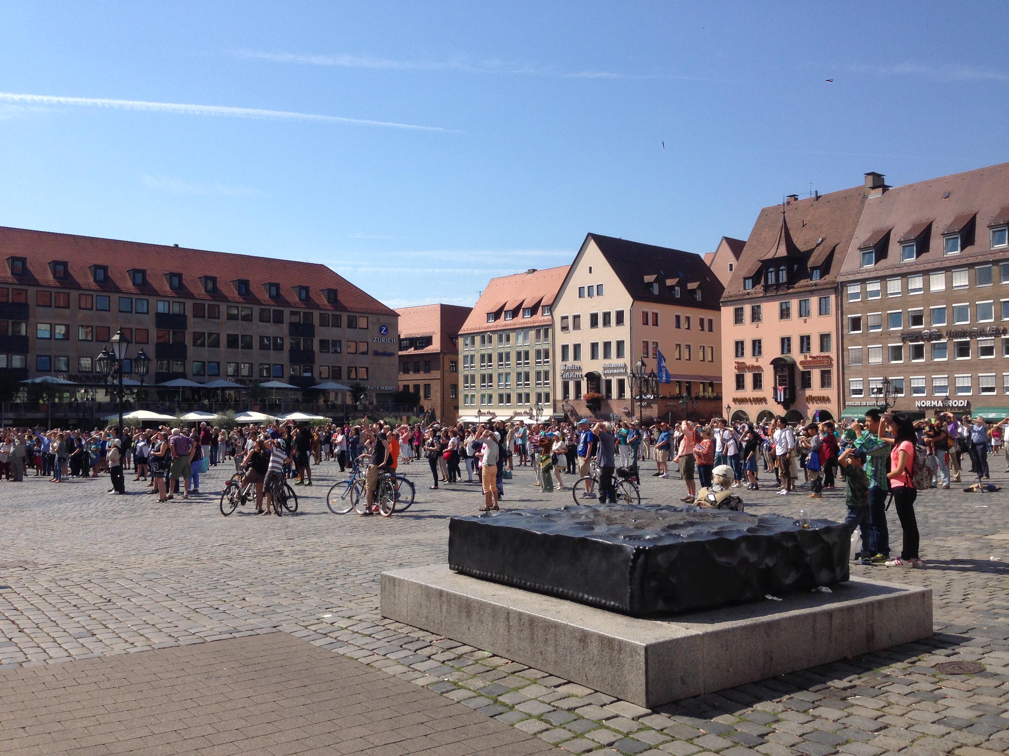 Das Symposium Urbanum widmet sich 2021 und 2025 dem Thema Kunst im öffentlichen Raum und fragt: Wem gehört die Stadt?