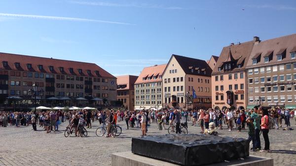 Das Symposium Urbanum widmet sich 2021 und 2025 dem Thema Kunst im öffentlichen Raum und fragt: Wem gehört die Stadt?