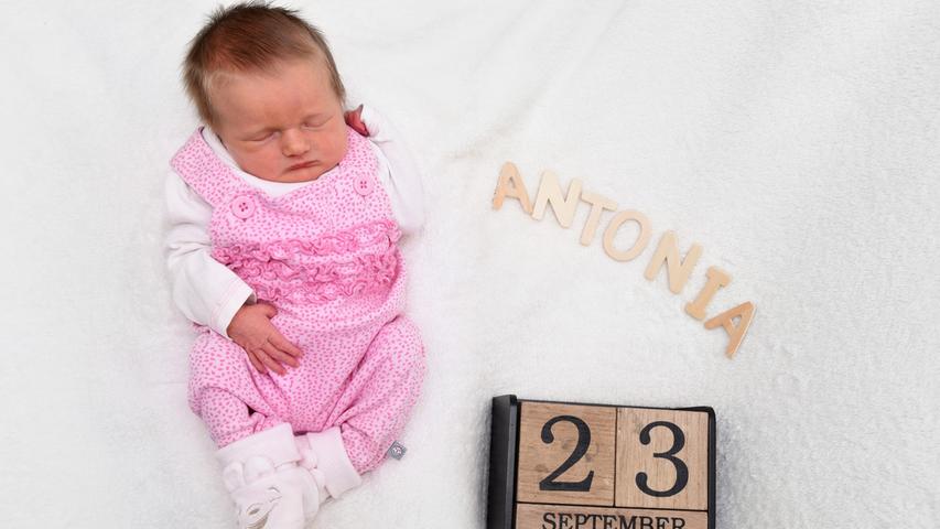 Am 23. September kam Antonia mit einem Geburtsgewicht von 2545 Gramm und einer Größe von 46 Zentimetern in Nürnberg zur Welt.