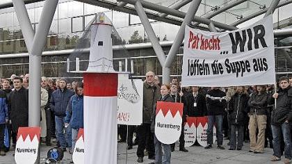 Mitarbeiter von Alcatel-Lucent kämpfen um ihre «tollen Jobs» Mitarbeiter von Alcatel-Lucent kämpfen um ihre «tollen Jobs»