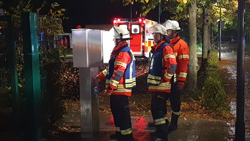 Keller verqualmt: Feuerwehreinsatz in Grundschule Schwanstetten