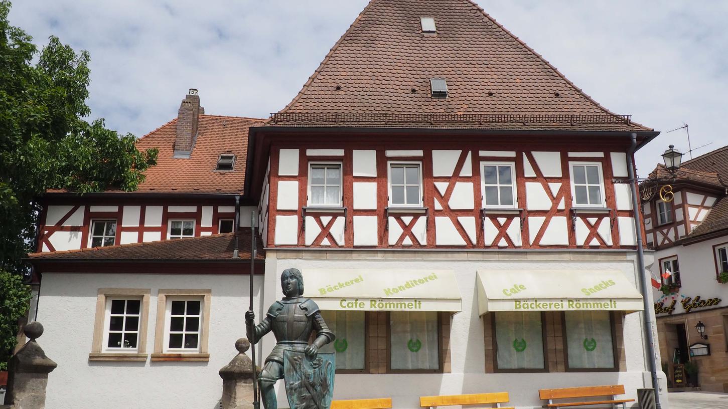 Hat einen neuen Besitzer: Das Römmelt-Anwesen am Marktplatz in Herzogenaurach.