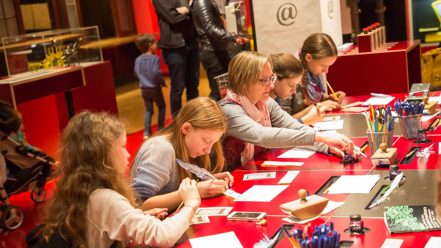 An 150 Standorten gibt es mehr als 1000 Aktionen, Vorträge und Exponate. An 150 Standorten gibt es mehr als 1000 Aktionen, Vorträge und Exponate.