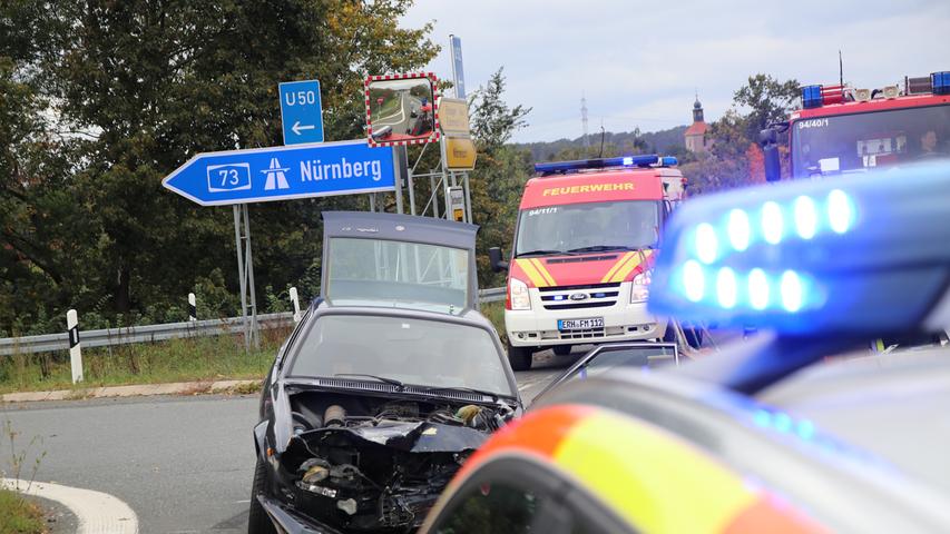 Oldtimer prallt auf SUV: Schwerer Unfall bei Möhrendorf