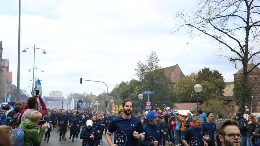 Nebel und Endorphine: Alle Bilder vom Halbmarathon beim Stadtlauf