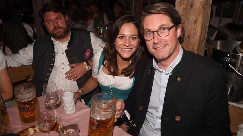 Bundesverkehrsminister Andreas Scheuer (CSU) hat seine Freundin Julia Reuss auf das Oktoberfest mitgebracht.