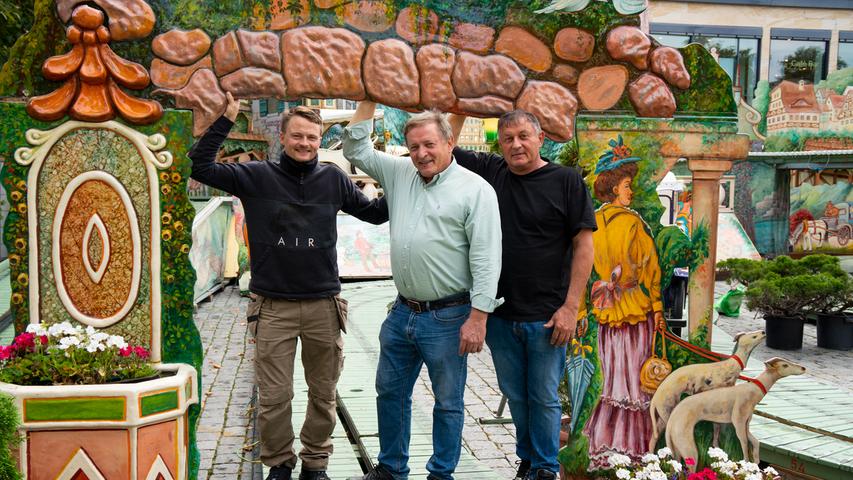 Erfolgreiche Schausteller halten zusammen – der Familienverbund der Graubergers ist dafür das beste Beispiel: Kurt jun., Kurt sen. und Franz Grauberger. Erfolgreiche Schausteller halten zusammen – der Familienverbund der Graubergers ist dafür das beste Beispiel: Kurt jun., Kurt sen. und Franz Grauberger.