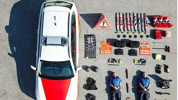Mit der Kantonspolizei Zürich begann der Netztrend Anfang September. Sie rief die Tetris-Challenge ins Leben. "Wenn Sie schon immer einmal wissen wollten, was sich alles in einem Patrouillenwagen der Verkehrspolizei befindet - voilà", schrieb sie auf ihrem Instagram-Kanal.