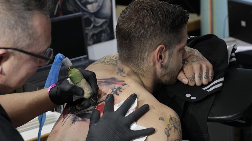 Nackte Haut samt Körperkunst: Die Tattoo Convention in Ansbach