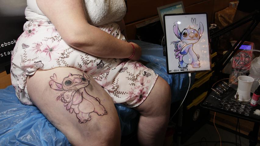 Nackte Haut samt Körperkunst: Die Tattoo Convention in Ansbach