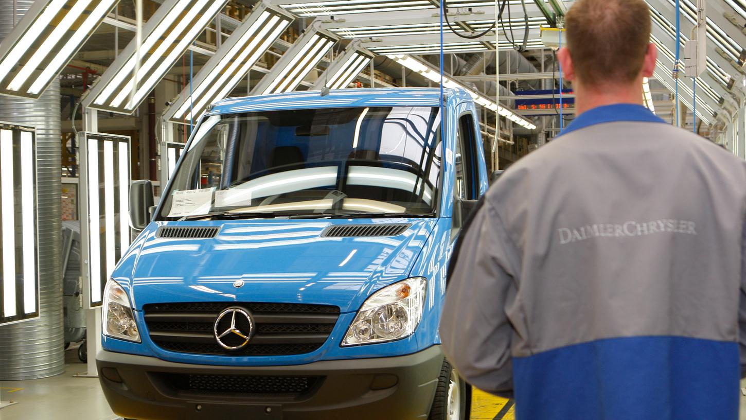 Tausende Daimler-Transporter der Marke Sprinter stehen im Verdacht, mit illegaler Abgastechnik zu fahren.