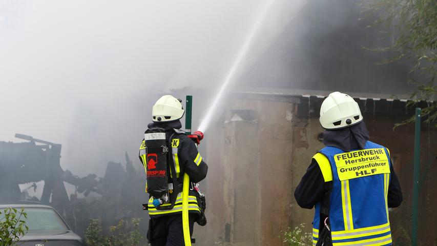 Hersbruck: KFZ-Werkstatt brennt vollständig aus