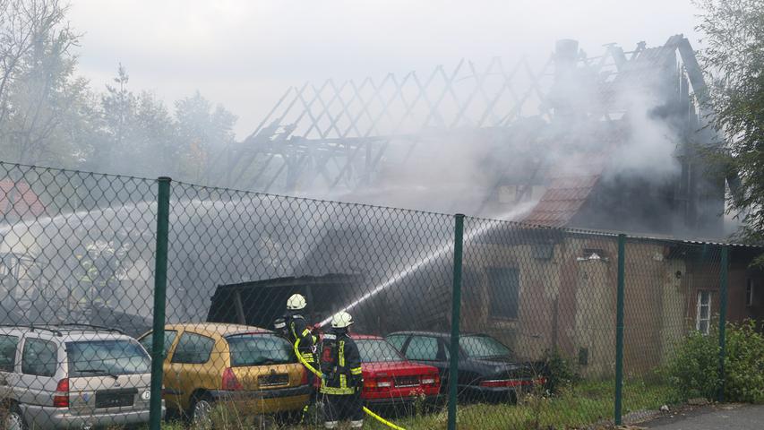 Hersbruck: KFZ-Werkstatt brennt vollständig aus