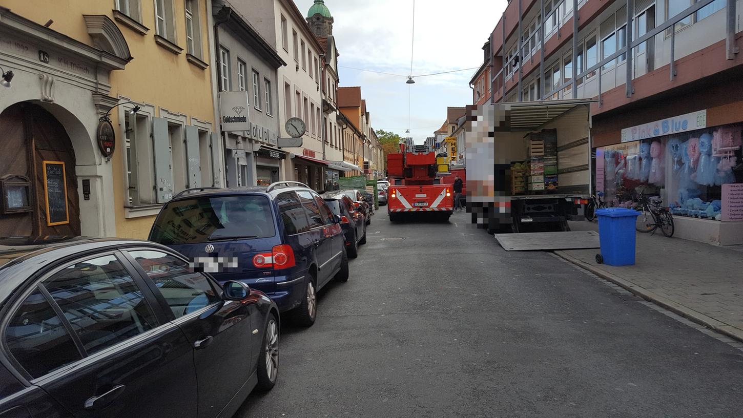 Erlangen: Geparktes Auto behindert Feuerwehreinsatz