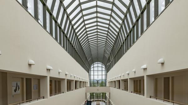 Viel Geschichte lässt sich übrigens auch im Arctikum in Rovaniemi erleben. In wirklich gut gemachten Ausstellungsräumen wird mit viel Liebe zum Detail das Volk der Sami beschrieben und die Geschichte des Landes erzählt.