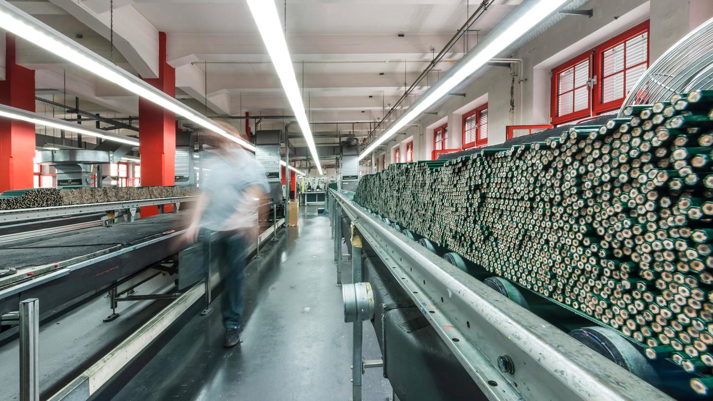 "Made in Germany" hat einen guten Ruf. Davon profitiert auch der fränkische Schreibgerätehersteller Faber-Castell. Am Stammsitz, der sowohl auf Steiner als auch auf Nürnberger Stadtgebiet liegt, werden zum Beispiel Bleistfifte produziert.