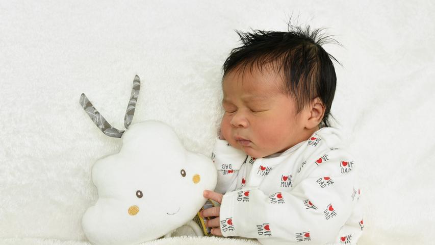 Der kleine Joel wurde am 4. Oktober im Klinikum Hallerwiese geboren. Sein Gewicht betrug 3620 Gramm, er war 57 Zentimeter groß.