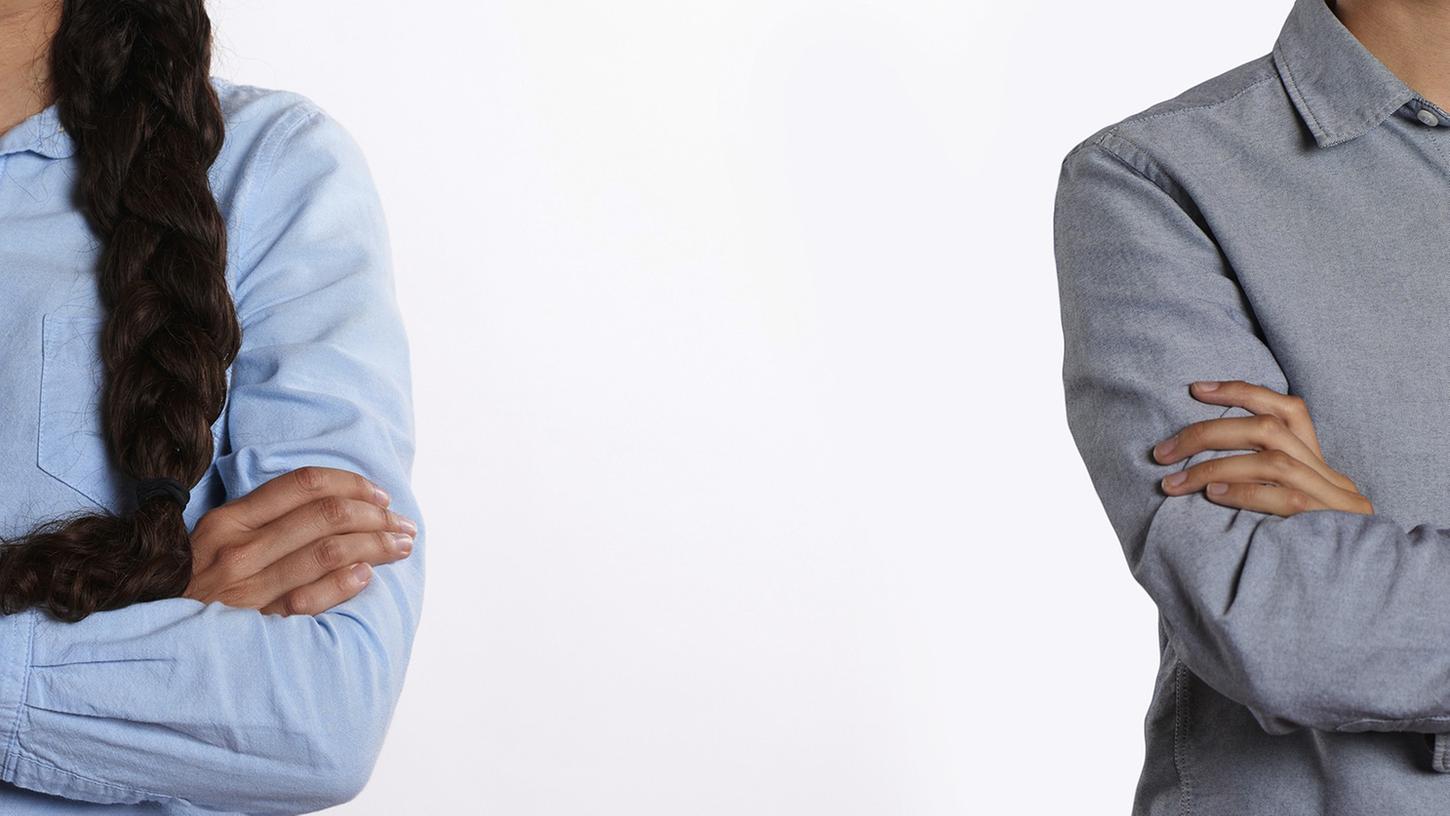 Im Streitgespräch kann es schon mal heftig zugehen. In der Streitschule lernt man, die Bedürfnisse zu erkennen, die dahinterstecken – und seine eigenen klar zu kommunizieren. Im Streitgespräch kann es schon mal heftig zugehen. In der Streitschule lernt man, die Bedürfnisse zu erkennen, die dahinterstecken – und seine eigenen klar zu kommunizieren.