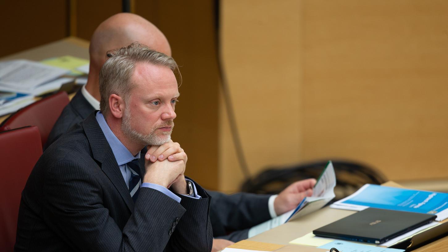 Mit Ulrich Singer fiel am Donnerstag erneut ein AfD-Abgeordneter bei der Wahl in der Plenarsitzung durch.