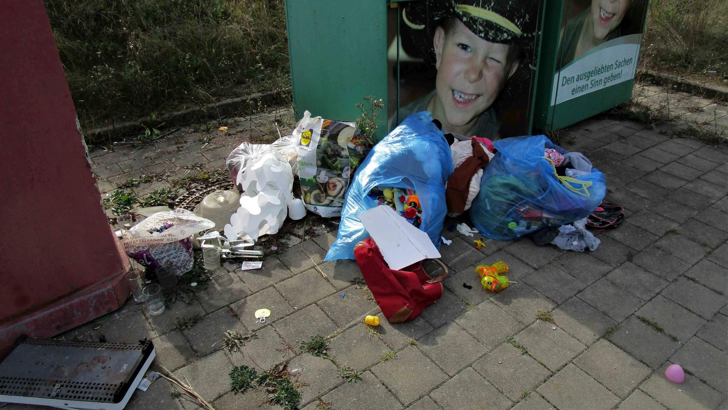 Bürger besorgt über Müllhalden an Wertstoffcontainern