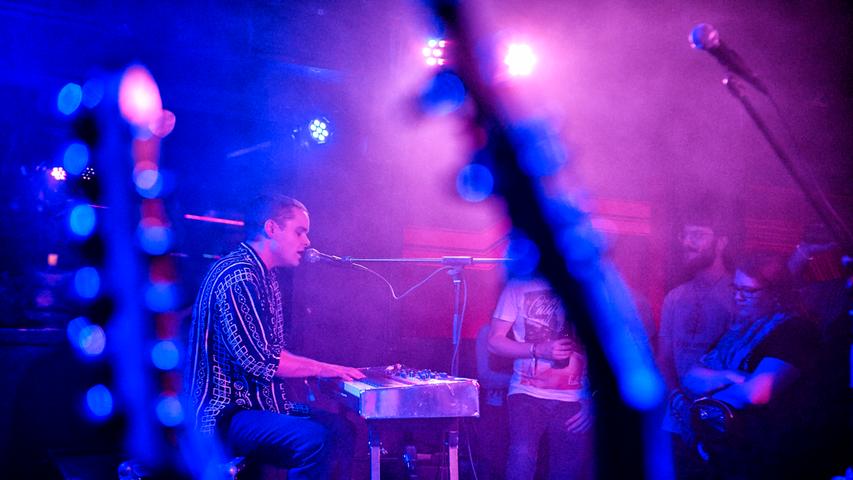 Gesang und Keyboard-Klänge gab es bei Tristan Brusch im Club Stereo.