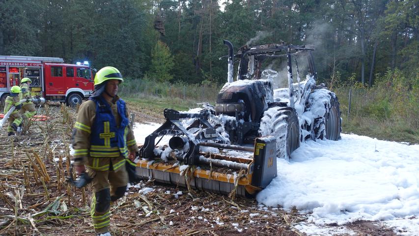 Hoher Sachschaden: Traktor geht im Landkreis Fürth in Flammen auf