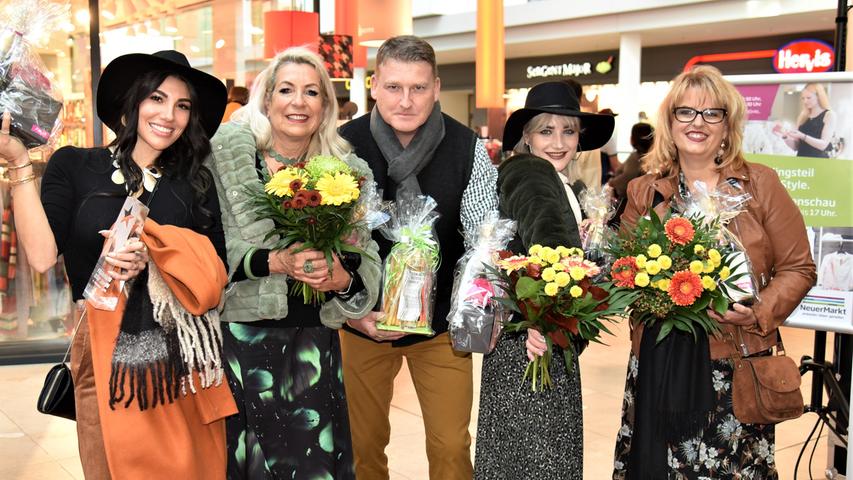 Fashion Star 2 FashionStar 2019, 2. Teil Siegerin Sabrina Hertlein mit den 4 weiteren Bewerbern Foto: Helmut Sturm Datum: 13.10.2019 stu