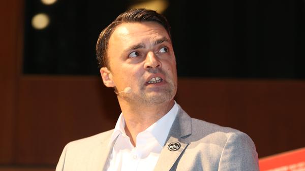 Sportvorstand Robert Palikuca überzeugte ebenso mit seinem Rückblick auf das vergangene Jahr. Zudem zeigte er sich als ein Mann mit ...