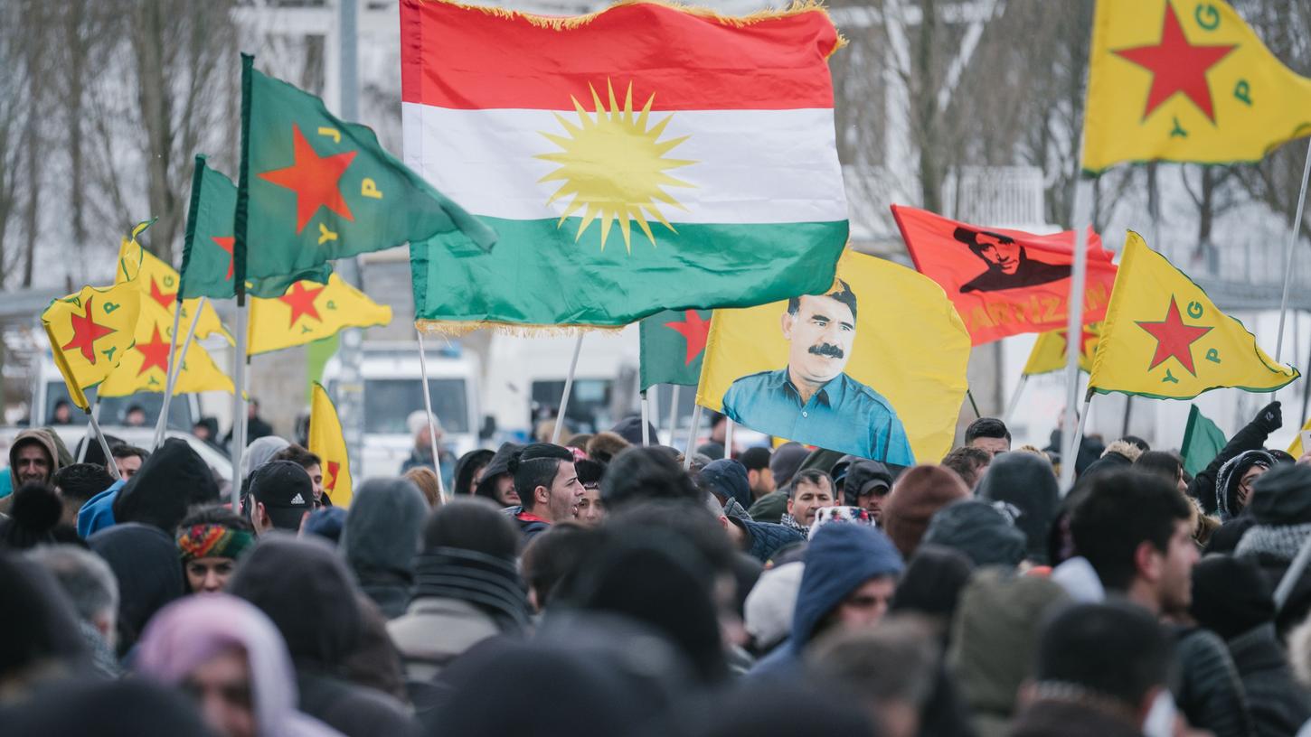 In zahlreichen deutschen Städten demonstrierten in den vergangenen Tagen Kurden gegen den Einmarsch der Türkei in Nordsyrien.