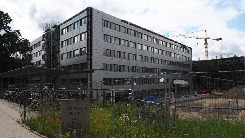 Auf dem derzeitigen Siemens-Forschungsgelände im Süden der Stadt entsteht bis 2030 ein neuer Stadtteil, der so genannte Siemens Campus Erlangen. Besucher können bei einem virtuellen Rundgang schon jetzt sehen, wie das Areal in einigen aussehen wird. Siemens, Henri-Dunant-Straße 1 (Felix-Klein-Straße), 18 - 1 Uhr, Erlangen.