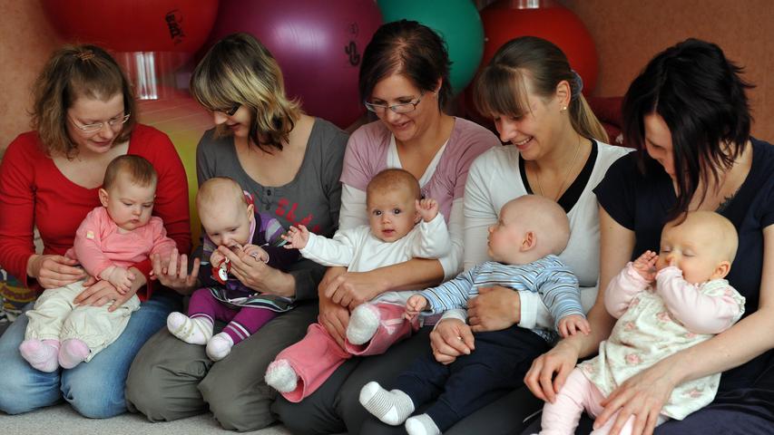 Das Angebot für die Jüngsten richtet sich an Babys ab 10 Monaten: In der Knirpse-Forscher-Werkstatt im "Knirpse & Co Familien-Treffpunkt" in Nürnberg erleben sie einen Bewegungsparcours für alle Sinne und es gibt ein Wasserlabor für Kleinkinder ab zwei Jahren.