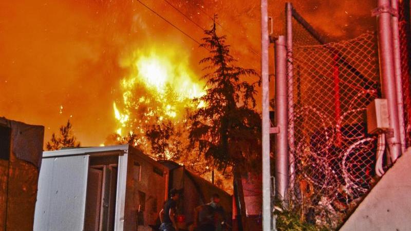 Brand im völlig überfüllten Migrantenlager auf der griechischen Insel Samos.