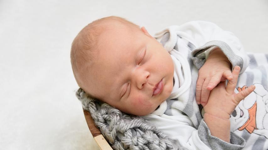 Der kleine Luan hat am 1. Oktober in der Klinik Hallerwiese das Licht der Welt erblickt. Er wog nach seiner Geburt 3730 Gramm bei einer Größe von 50 Zentimetern.