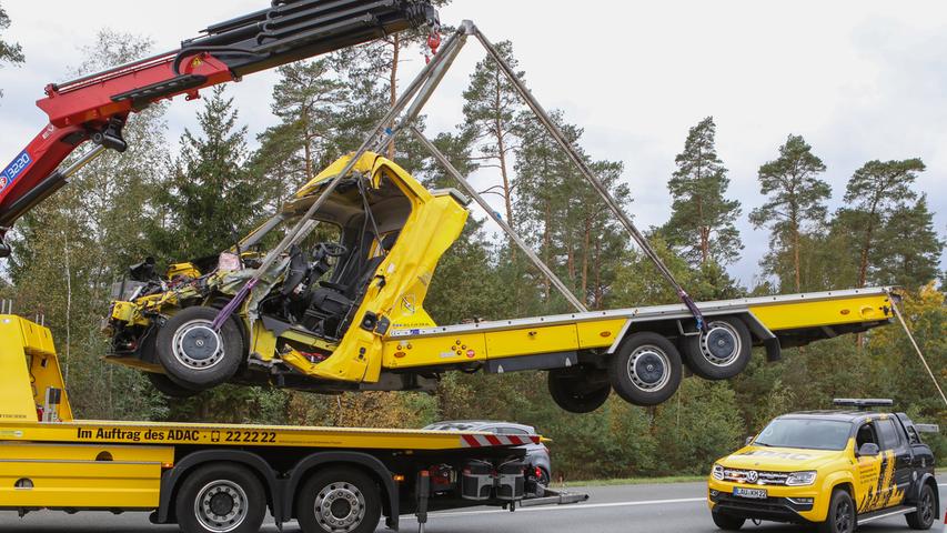 Tödlicher Unfall auf A3: Abschleppwagen kracht in Sattelzug