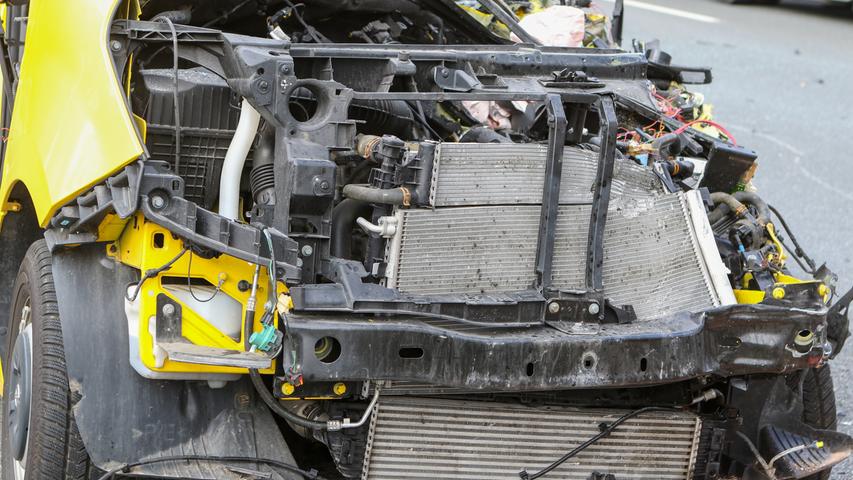 Tödlicher Unfall auf A3: Abschleppwagen kracht in Sattelzug
