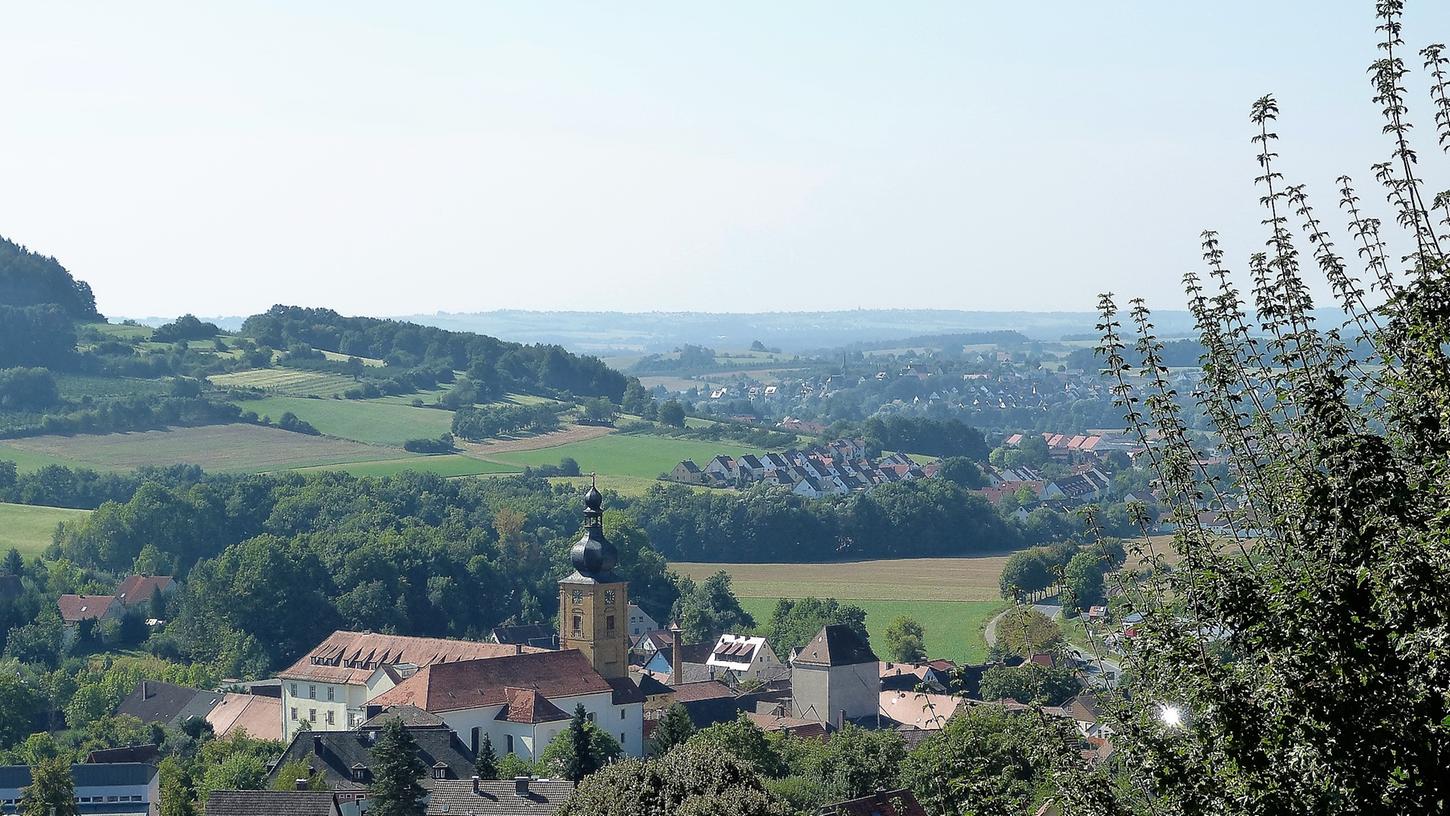 Das Kloster Weißenohe beherrscht das Ortsbild von Weißenohe. Die Gemeinde lässt sich den Umbau zu einer Chorakademie einiges kosten.