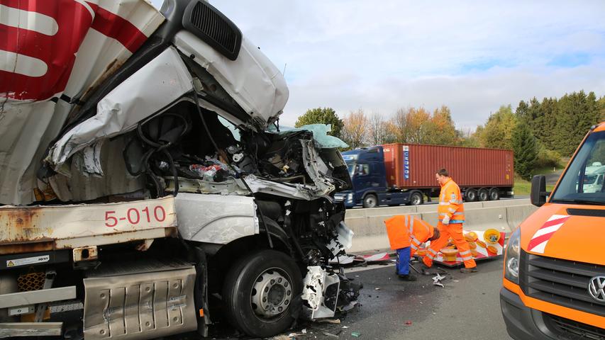 100.000 Euro Schaden: Lkw-Fahrer übersieht Baustelle auf A9