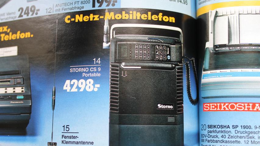 Fast geschenkt: das Mobiltelefon "Storno" für 4298 DM (ohne Fenster-Klemmantenne).