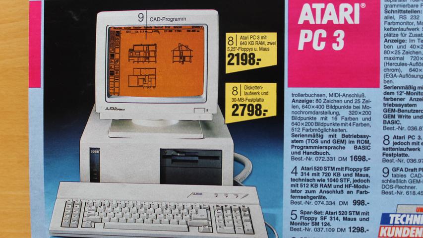 Der Atari PC3 mit Floppy und CAD-Programm. Man beachte die Maus!