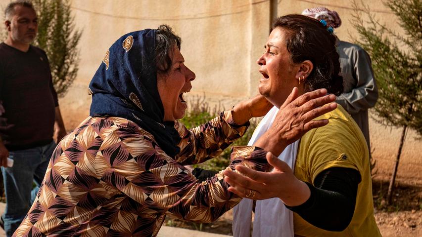 Der Einmarsch der Türkei im Kurdengebiet hat tödliche Folgen: Zwei kurdische Frauen trauern um einen Verwandten.