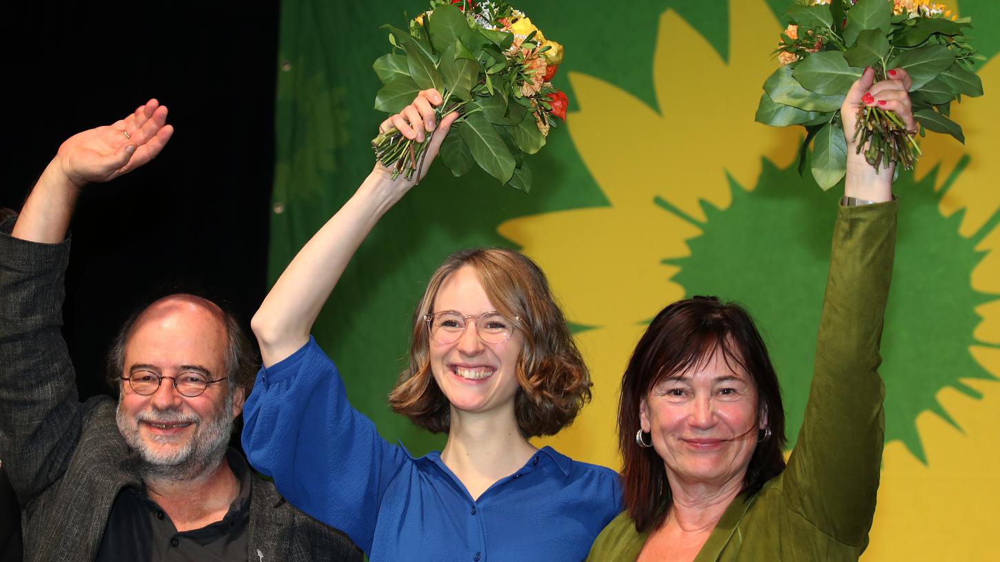 Eike Hallitzky (links) und Eva Lettenbauer (Mitte), das Führungsduo der bayerischen Grünen, sowie Helga Stieglmeier frauenpolitische Sprecherin und Mitglied des Landesvorstandes.