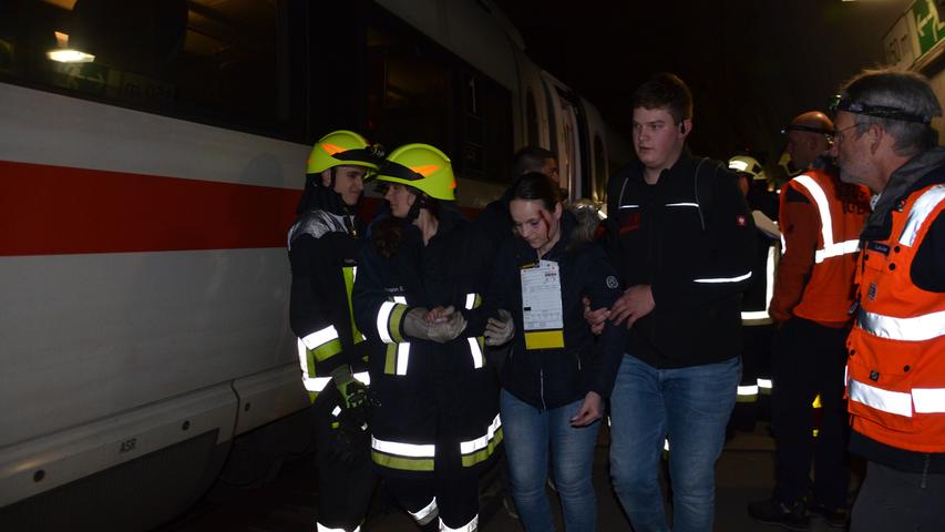ICE evakuiert: Katastrophenschutzübung im Tunnel Göggelsbuch