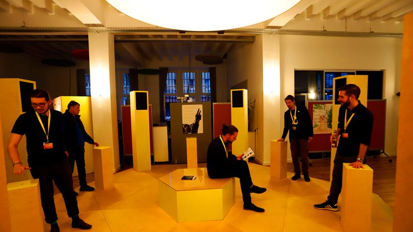 Bei "Leonardo" arbeiten die Technische Hochschule, die Hochschule für Musik und die Akademie der Bildenden Künste zusammen. Die Studenten haben eine Installation gebaut, deren Klang die Besucher durch verschiedene Sensoren beeinflussen können.