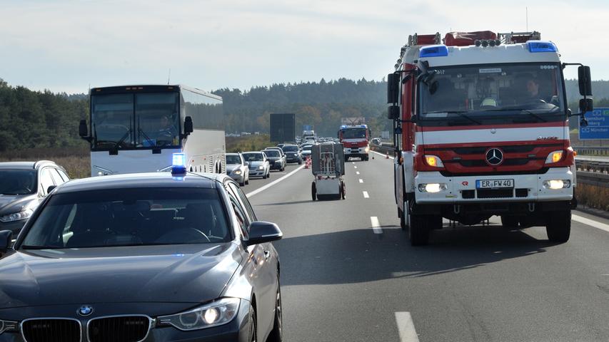 Fünf Verletzte und ein langer Stau: Auffahrunfall auf A3 bei Erlangen