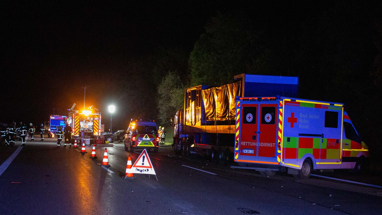 Zu einem tödlichen Verkehrsunfall kam es in der Nacht von Sonntag auf Montag auf der A9 bei Manching.