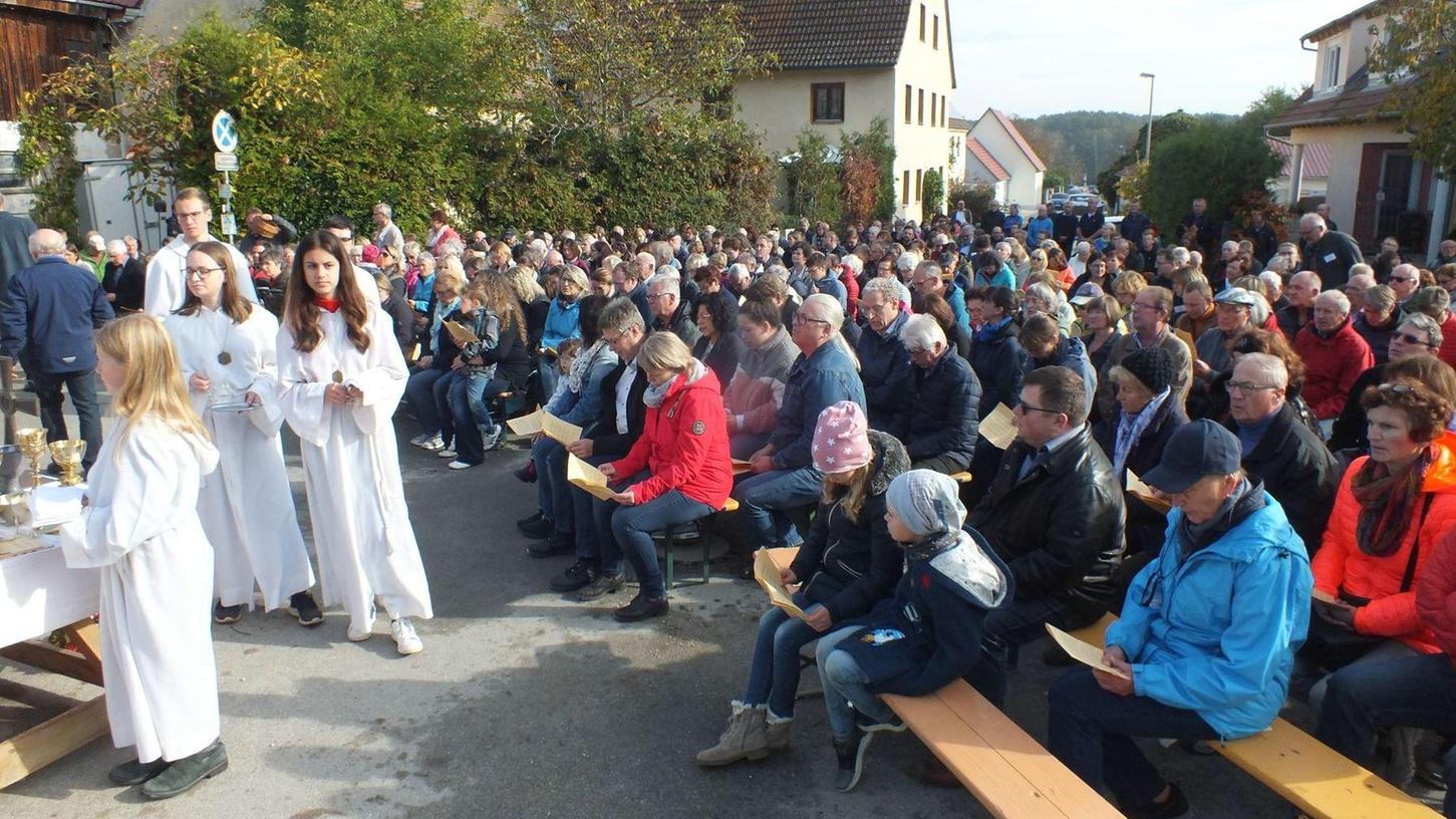 Neuer Seelsorgebereich Aurach-Seebachgrund feierte Gottesdienst.