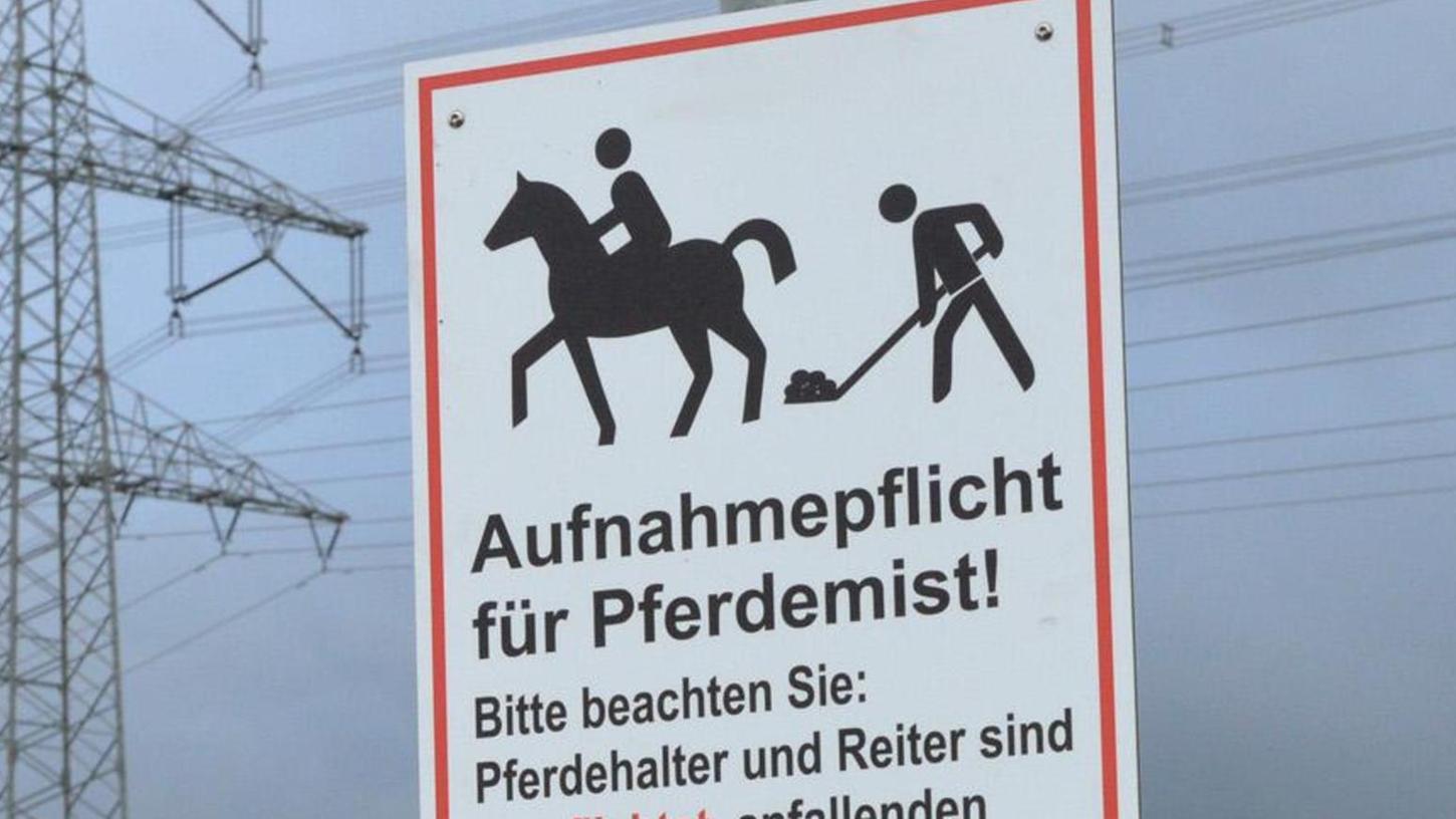 Reiter sollen in Erlangen Pferdemist selbst entfernen