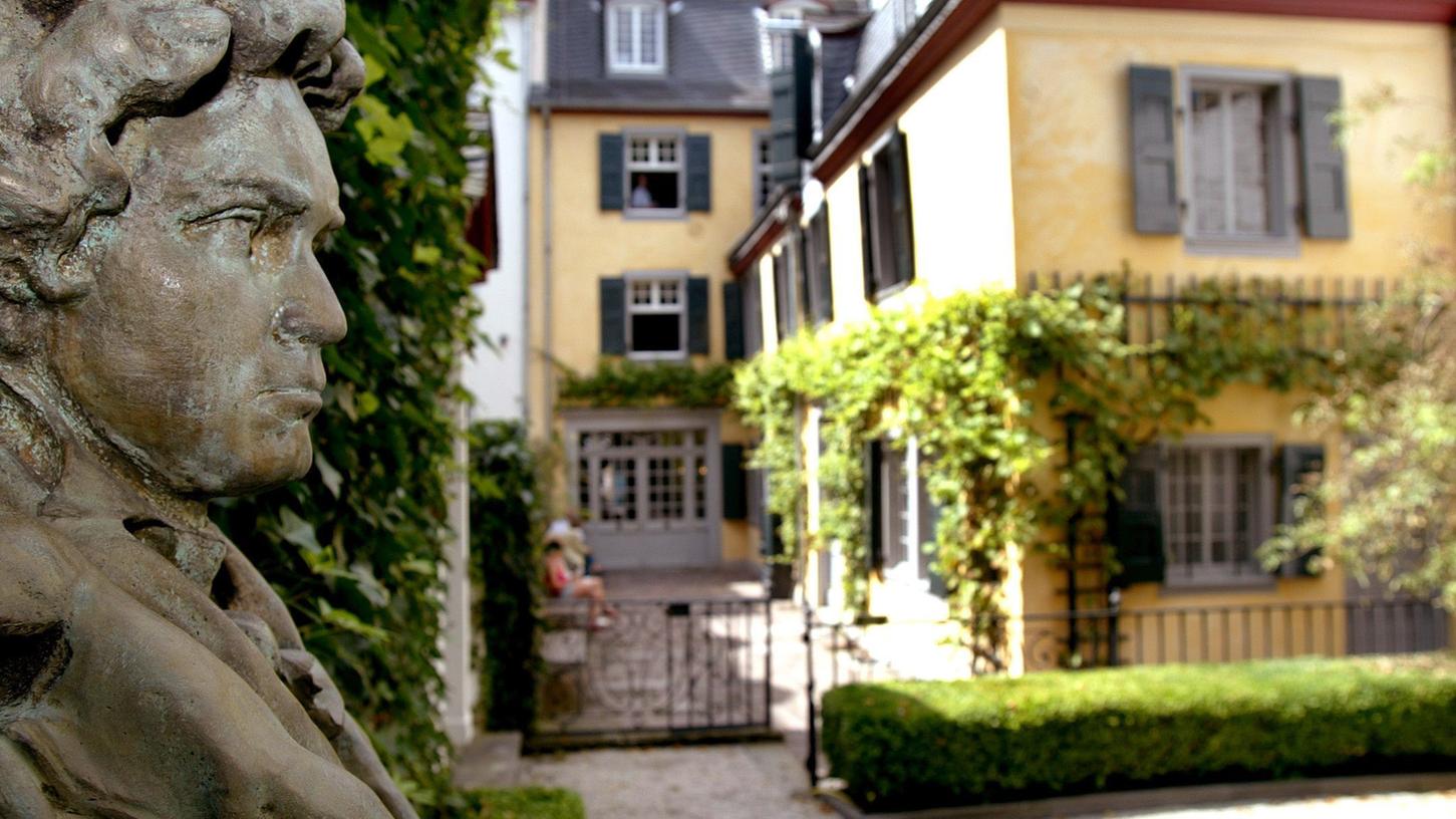 In Bonn erinnert vieles an den Musiker und Komponisten Ludwig van Beethoven, wie zum Beispiel diese Büste im Garten seines Geburtshauses.